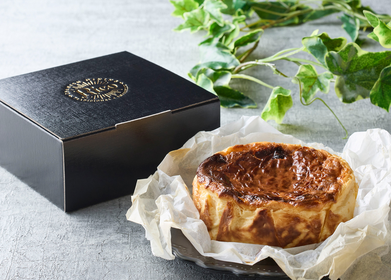 おうちクリスマスを贅沢に。大人気の「バスクチーズケーキ」が公式オンラインショップで販売開始